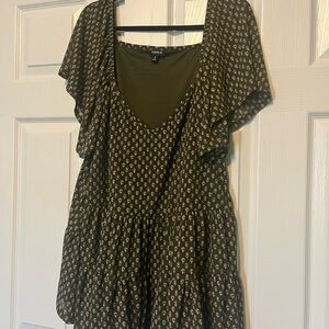 Torrid Dark Green Floral Peasant Top size 3